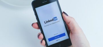 Kehitä LinkedIn-profiiliasi ja nettisivujasi tekoälyn avulla